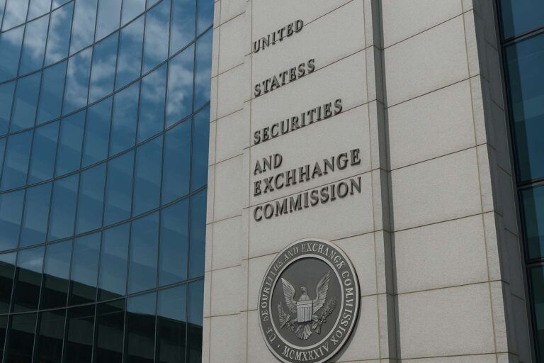 SEC stelt Litecoin en XRP ETF besluit opnieuw uit
